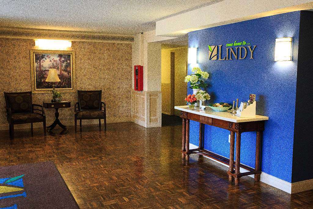 Lobby of Fountain Gardens apartments for rent in Philadelphia, PA
