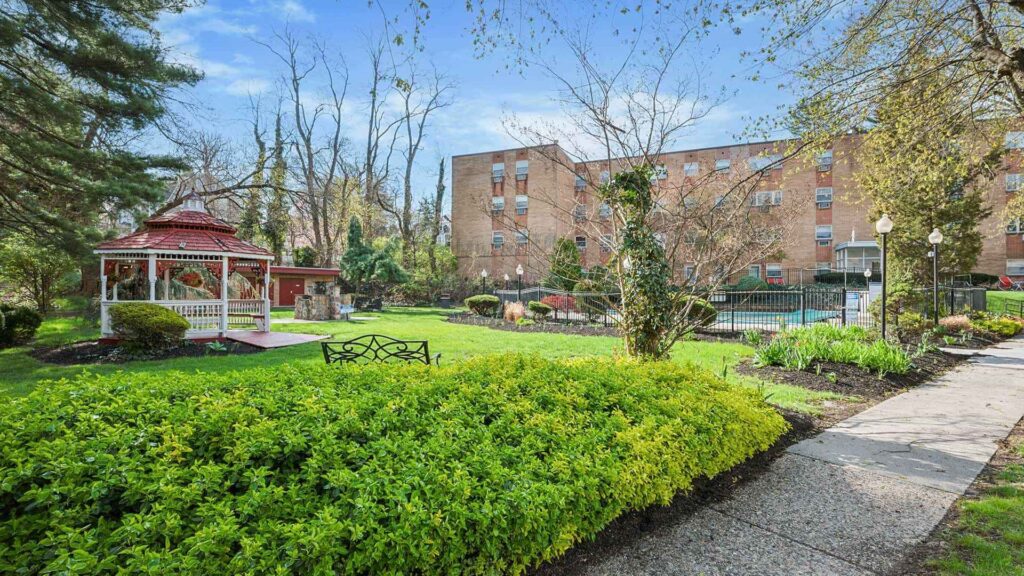 Bromley House property exterior and gazebo