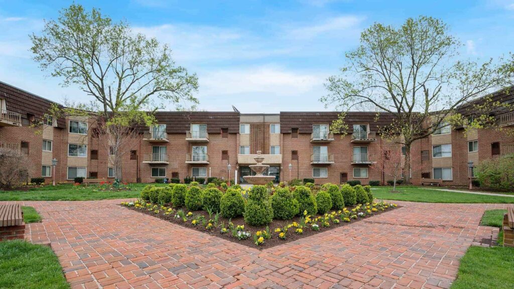 Fountain Gardens property exterior and courtyard fountain
