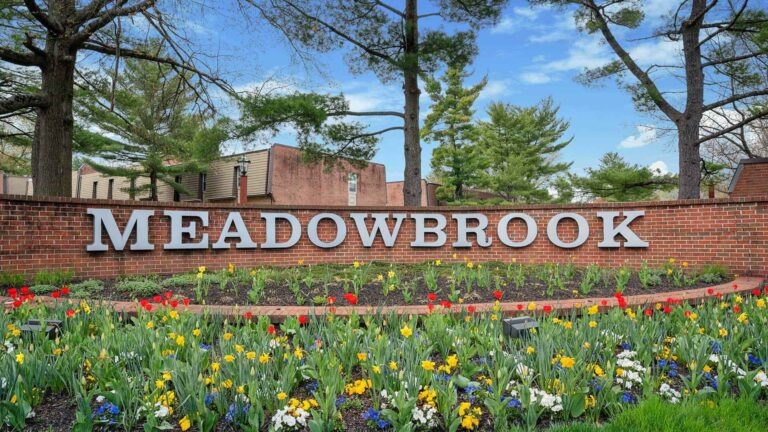Meadowbrook Apartments