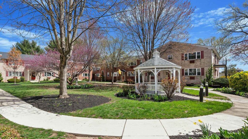 Westgate Arms property exterior and gazebo