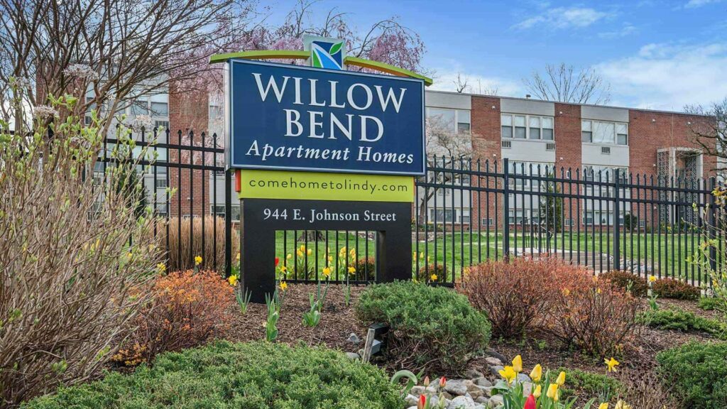 Willow Bend property exterior and sign